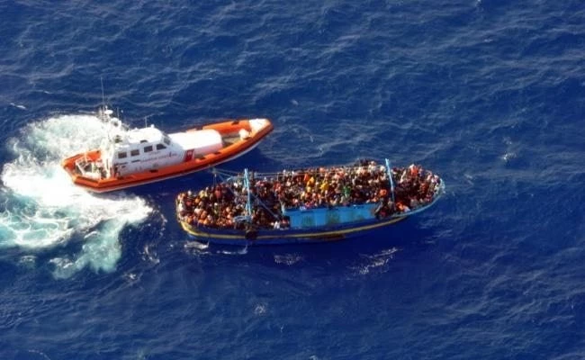 Σαλβίνι: 200 μετανάστες κατευθύνονται στις ακτές της Ιταλίας